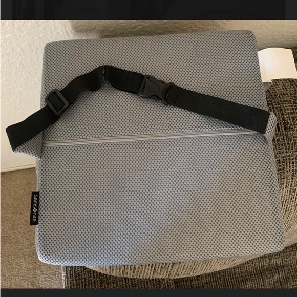SAMSONITE, Ergonomic Lumbar Support Pillow for Chair Great condition - Picture 4 of 4